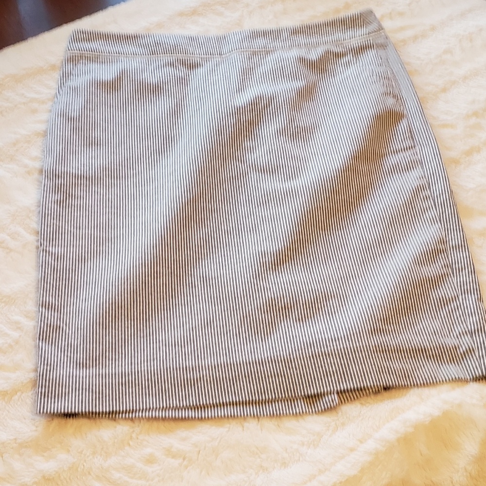 The limited stripped skirt like new